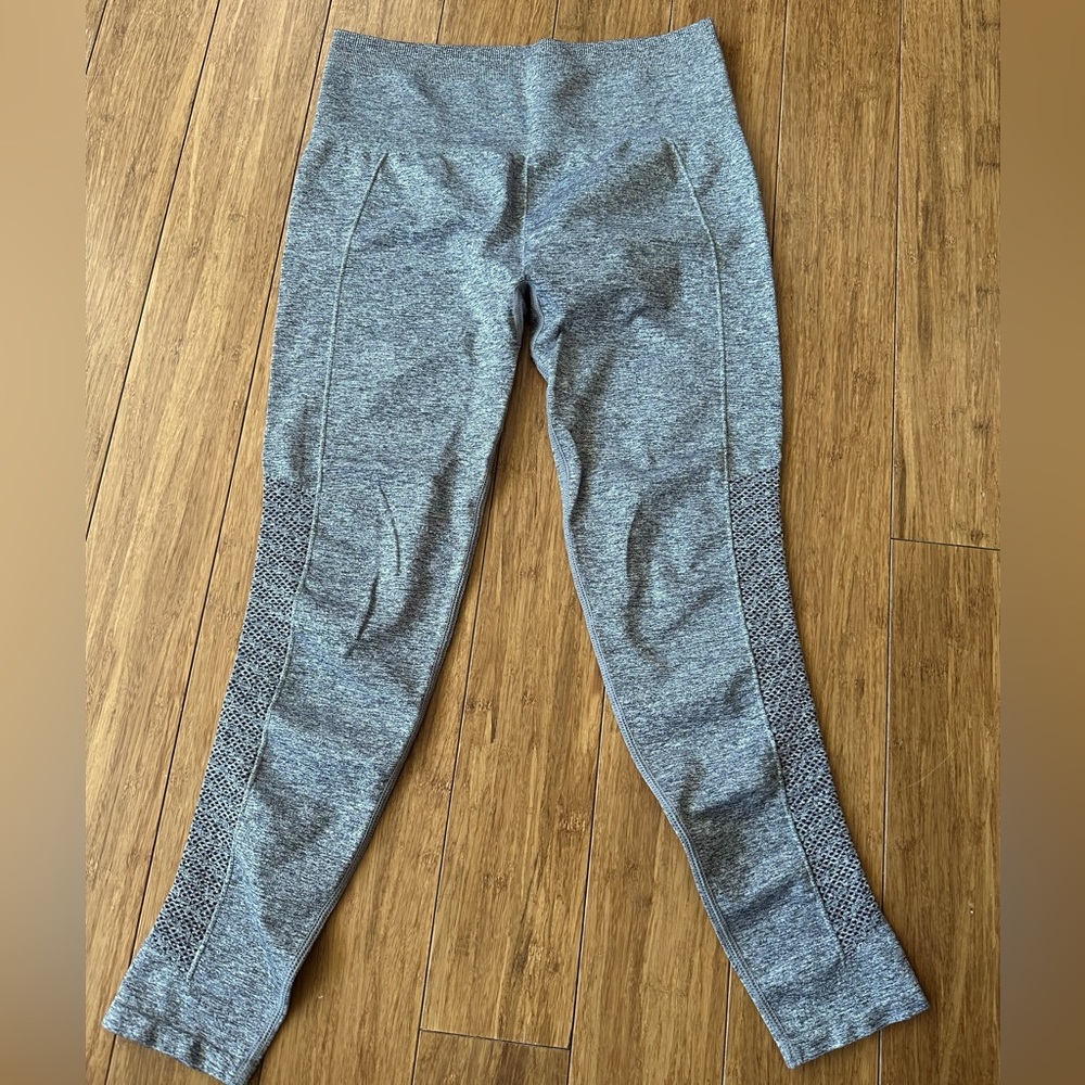 Fabletics Women’s Gray Sync Seamless High-Waisted 7/8 Legging